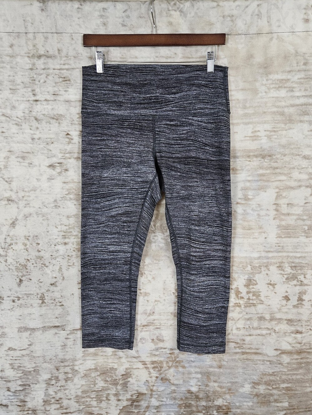 Lululemon Wunder Under High-Rise Leggings Capris Black White Pattern Size 10